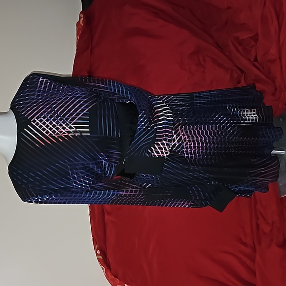 DKNY - Picture 4 of 6